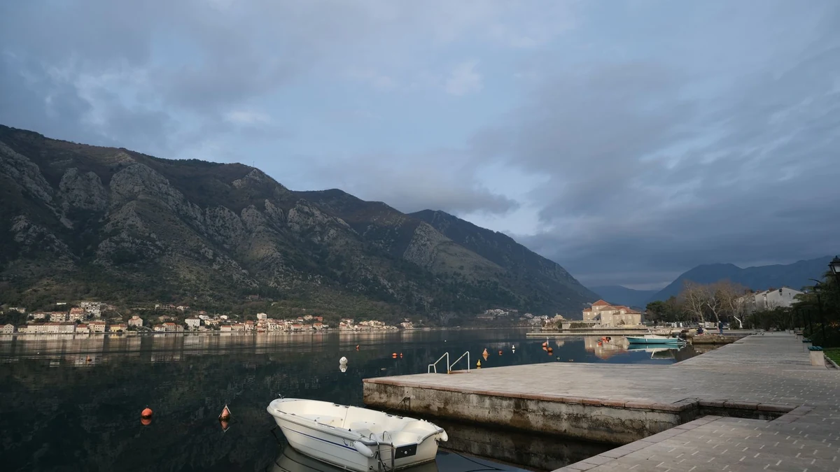 Boka Kotorska u jutarnjem svetlu